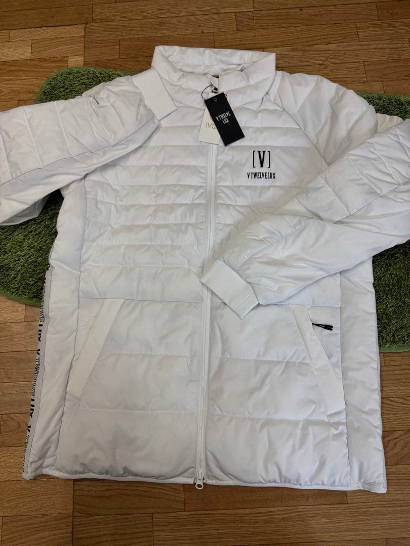 新品未使用正規品【V12/sizeXL】軽量中綿アウター　ストレッチタフタダウン
