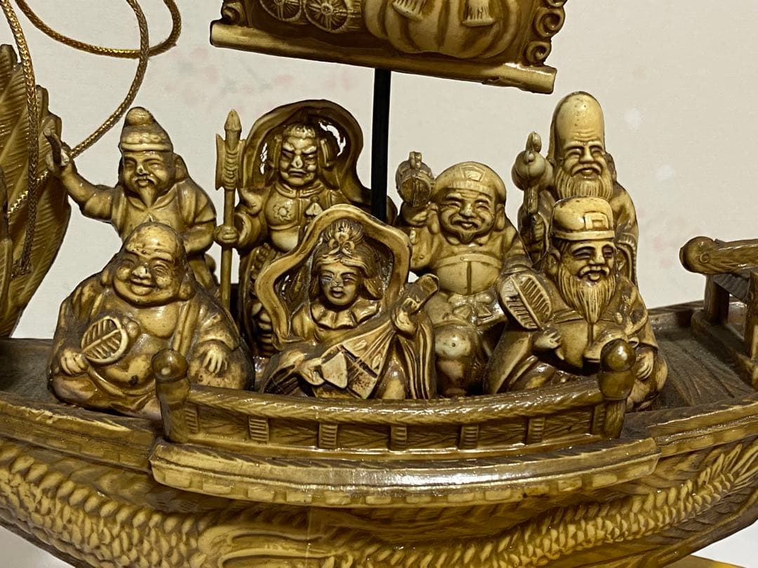 ♦セルロイド製 細密 龍に七福神宝船縁起物 置物飾り 富士山 鶴に亀 骨董品