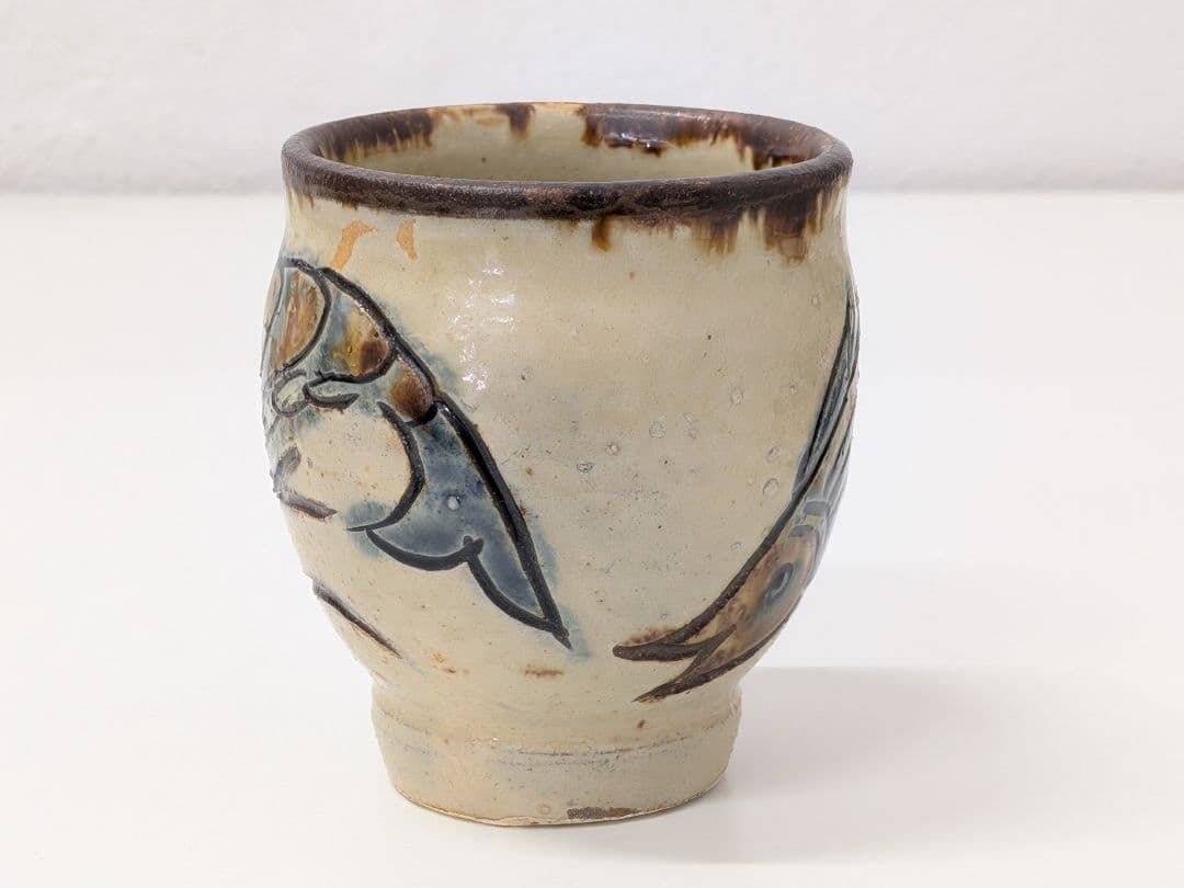 【未使用品】人間国宝 金城次郎 湯呑み 魚紋 海老紋 陶器 木箱付き