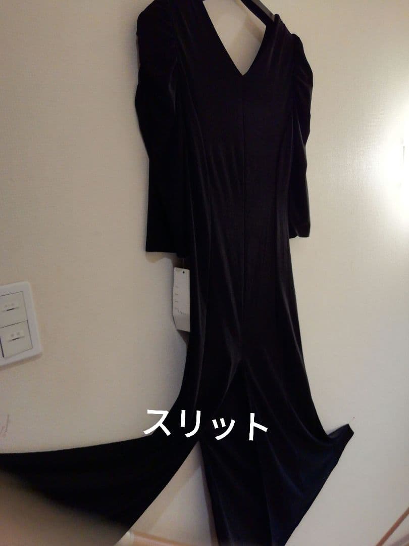 前後Vネックパフスリーブ、スレンダー でスタイリッシュなワンピースドレス♪新品