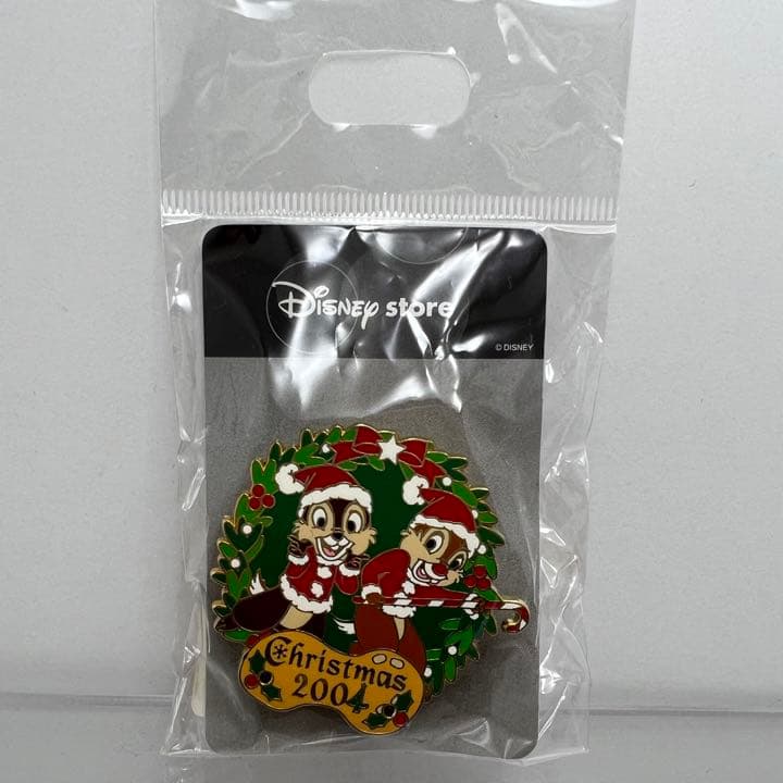 ディズニーストア ピンバッジ チップ デール クリスマス 2004