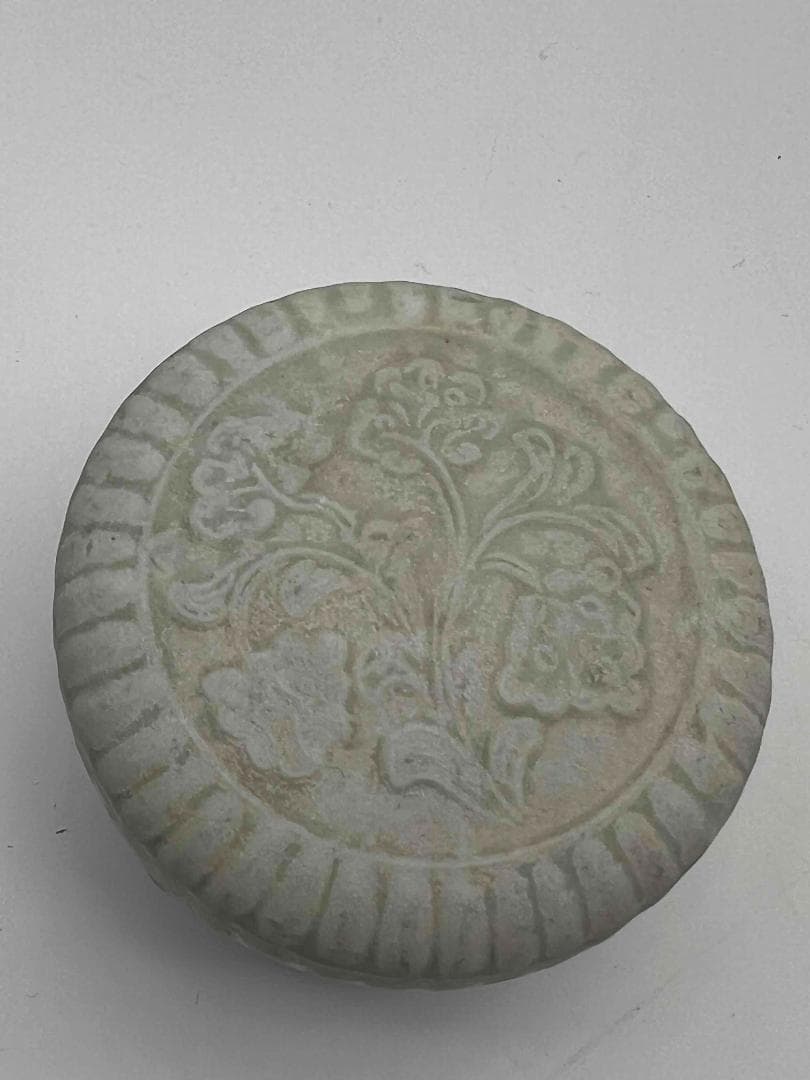 北宋時代　青白磁貼花牡丹花卉文合子 一対　二個　香盒　香合　茶道具(A-82)