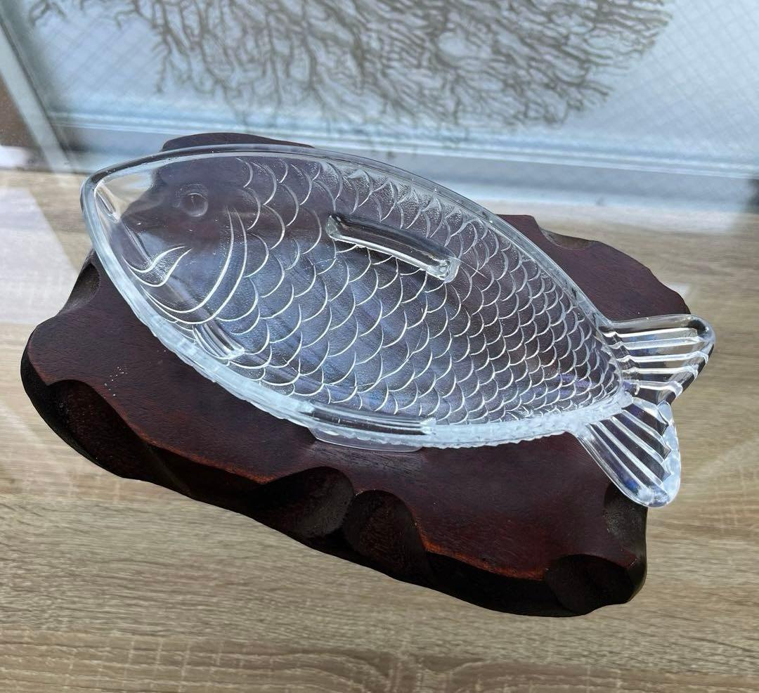 骨董　時代ガラス　希少　魚型　鯉　下駄脚付　プレスガラス　長皿　刺身皿　１客