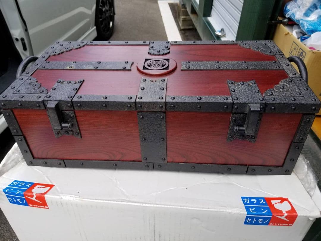 近代製の素晴らしい千両箱 工芸品 珍しいです。