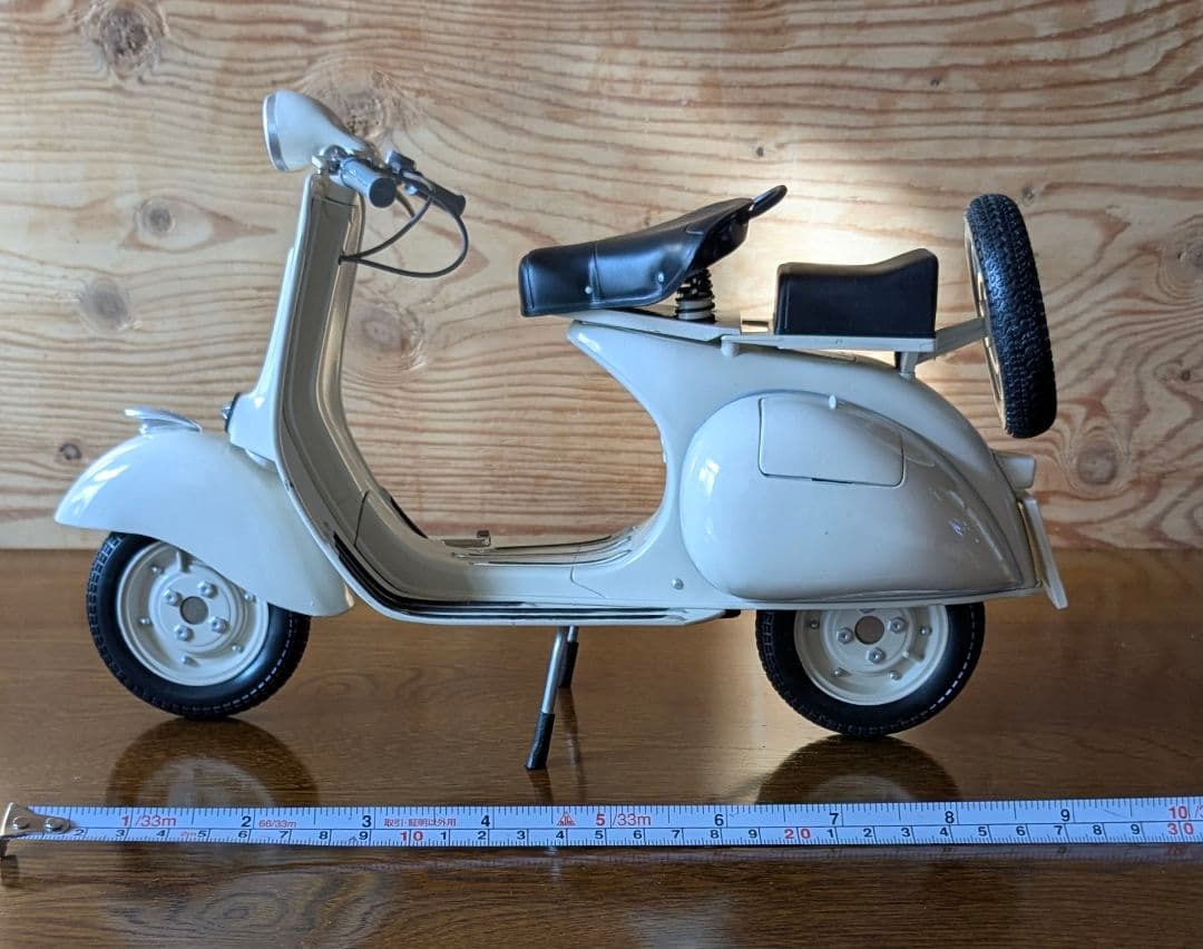 Vespa 1:6 ダイキャストモデル ホワイト