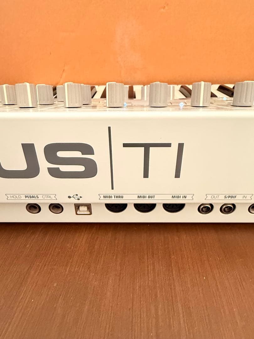 access Virus TI Polar　元箱あり　美品