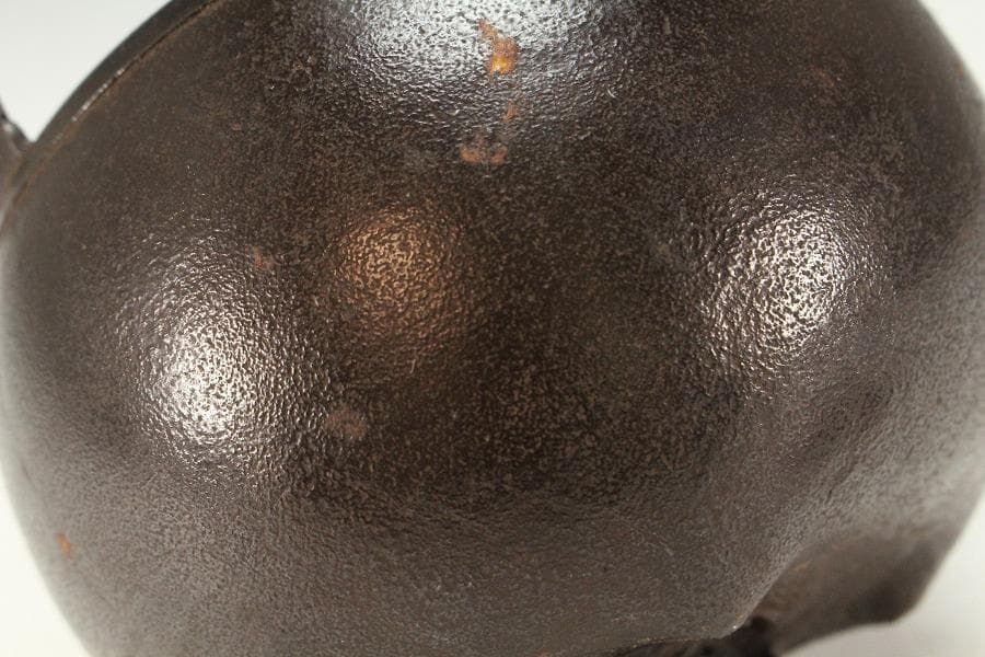 古鉄 持ち手 唐草 銀象嵌 瓶 注器 鉄瓶 銀摘 金縁朱塗蓋(K-XA812)