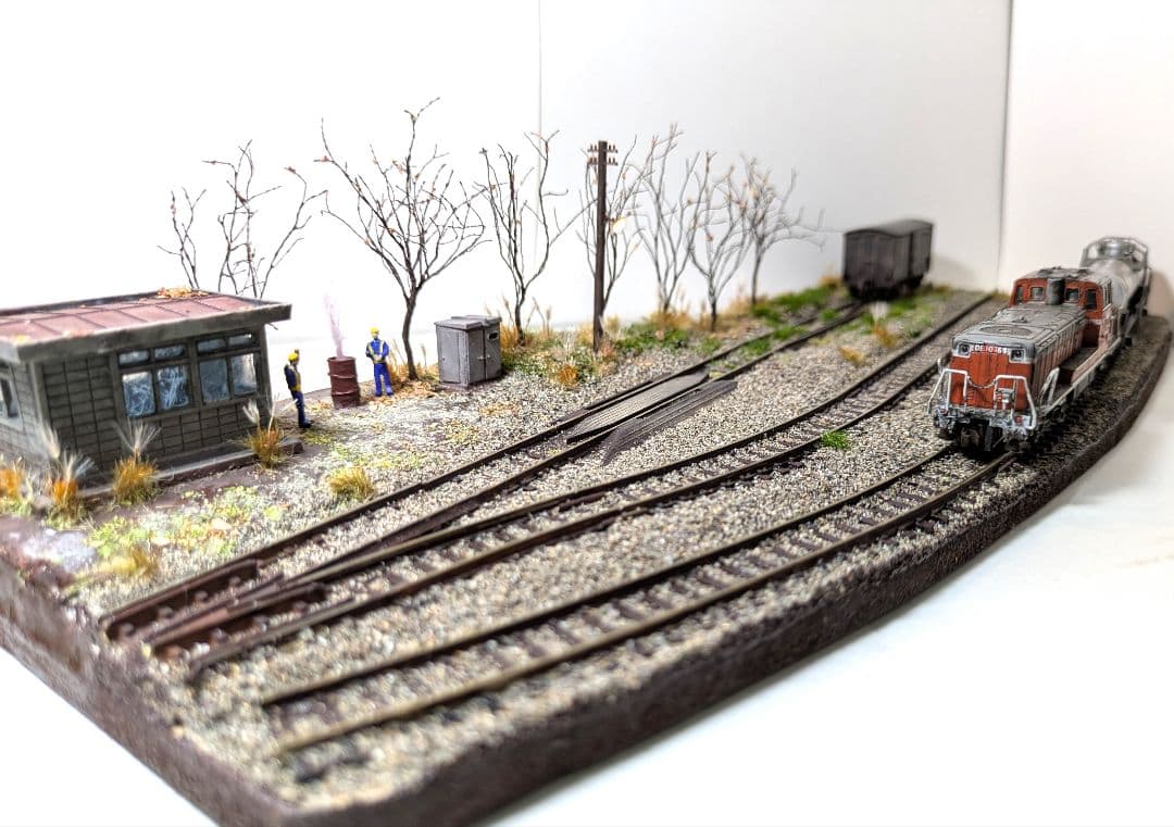 か*さ様 Nゲージ・ジオラマ展示台【昭和の秋、貨車留置線】※DE10、貨車付き