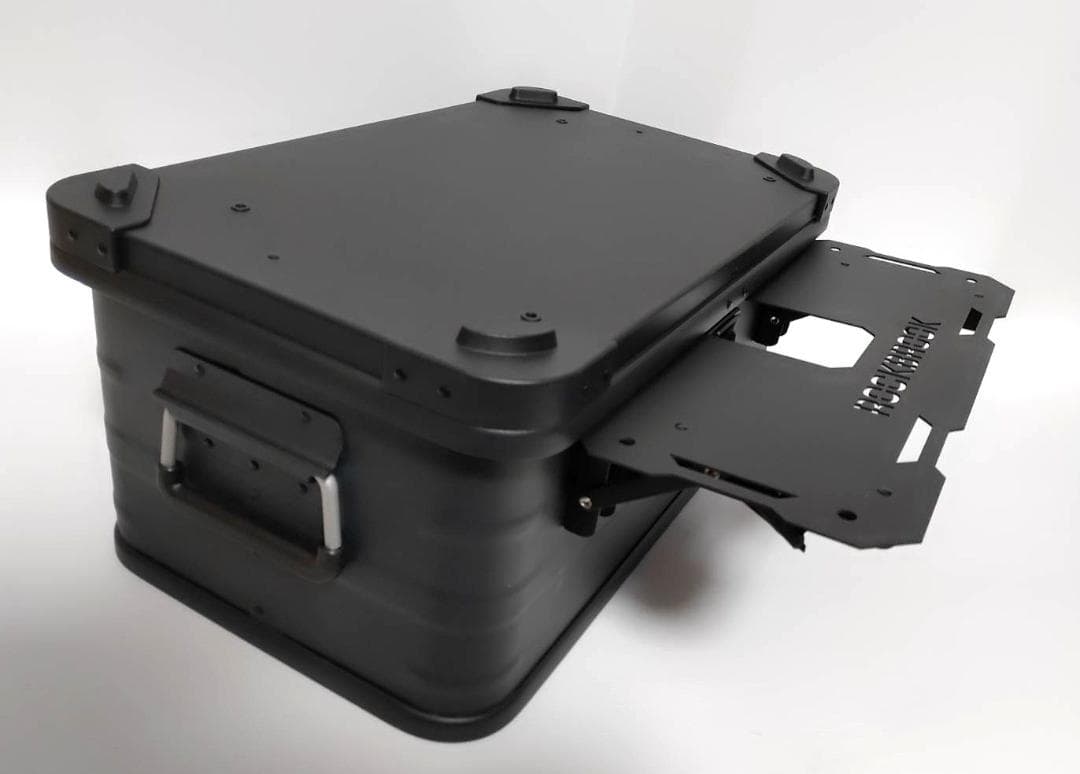 新品送料込み　 アルミコンテナ　30L　フルカスタム　ブラックカラー　キャンプ