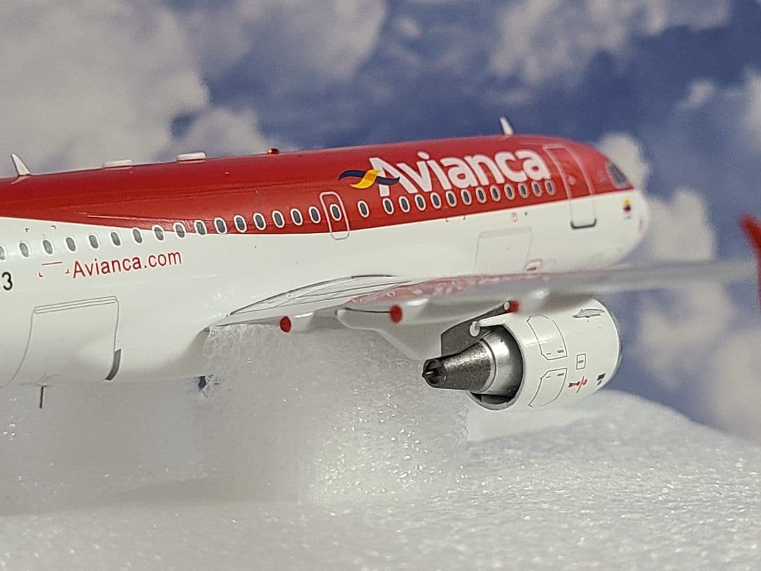 1/200 A319-112 アビアンカ航空 HK-4553 スタンド付属