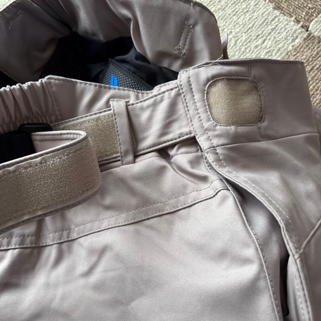 PHENIXホワイトジャケットとライトページュのパンツセット