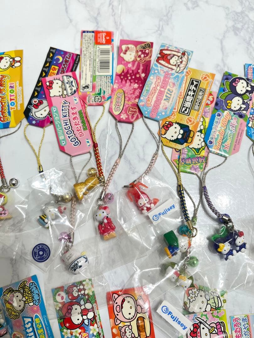 【ご当地キティ】ハローキティ ストラップ付きチャーム 32個セット