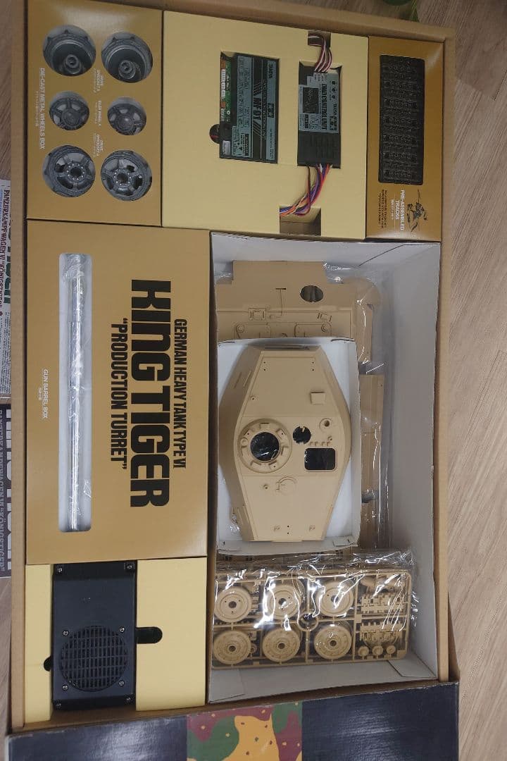 タミヤ キングタイガー 1/16 プラモデル　ラジコン