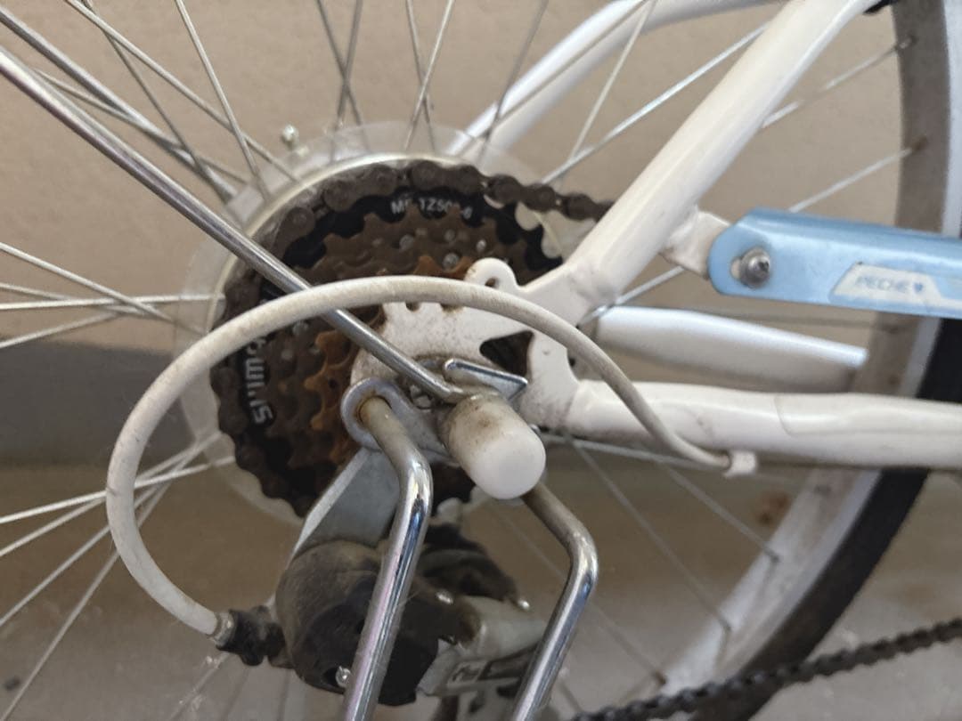 アサヒサイクル 子供用自転車 ホワイト/ブルー 前面バスケット付き 24インチ