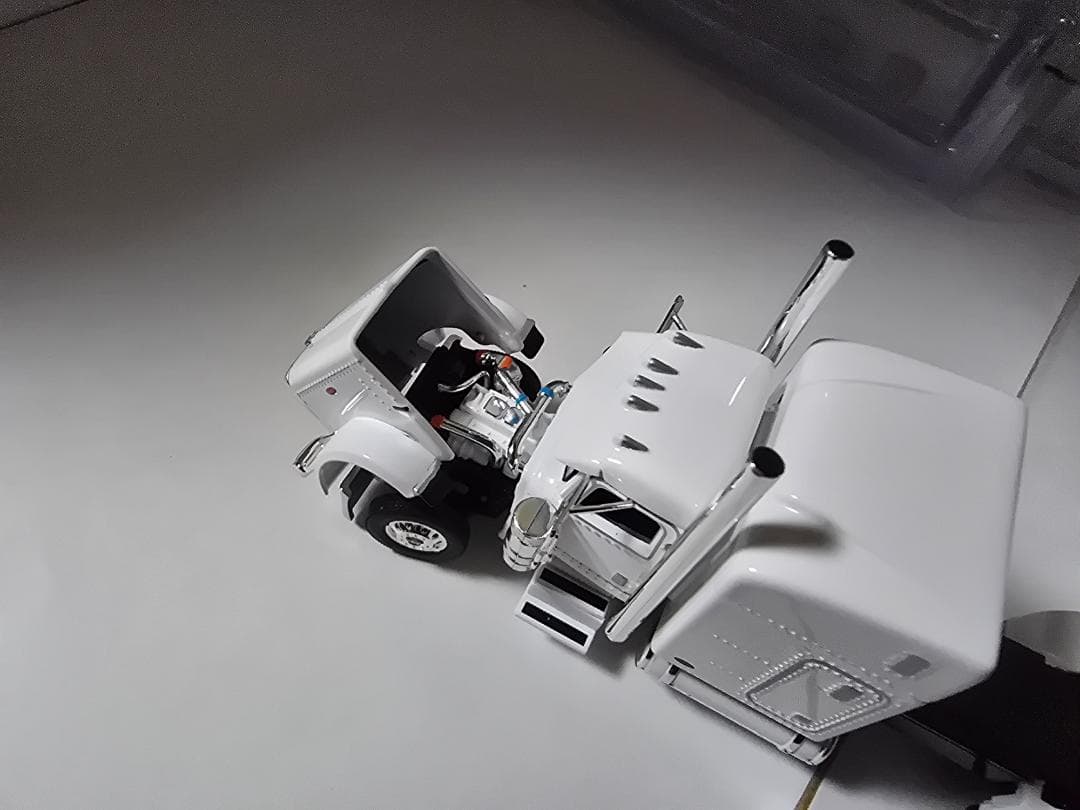 DCP ダイキャストプロモーション 1/64 PETERBILT 389 白