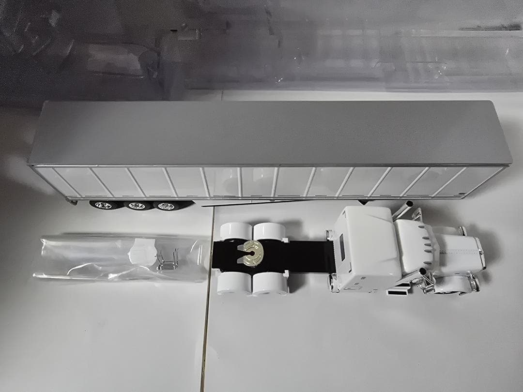 DCP ダイキャストプロモーション 1/64 PETERBILT 389 白