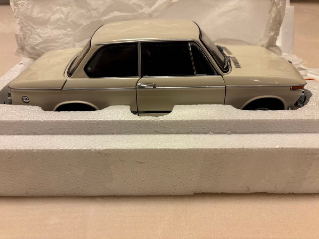 ミニカー BMW2002tii 1:18SCALE kyosho