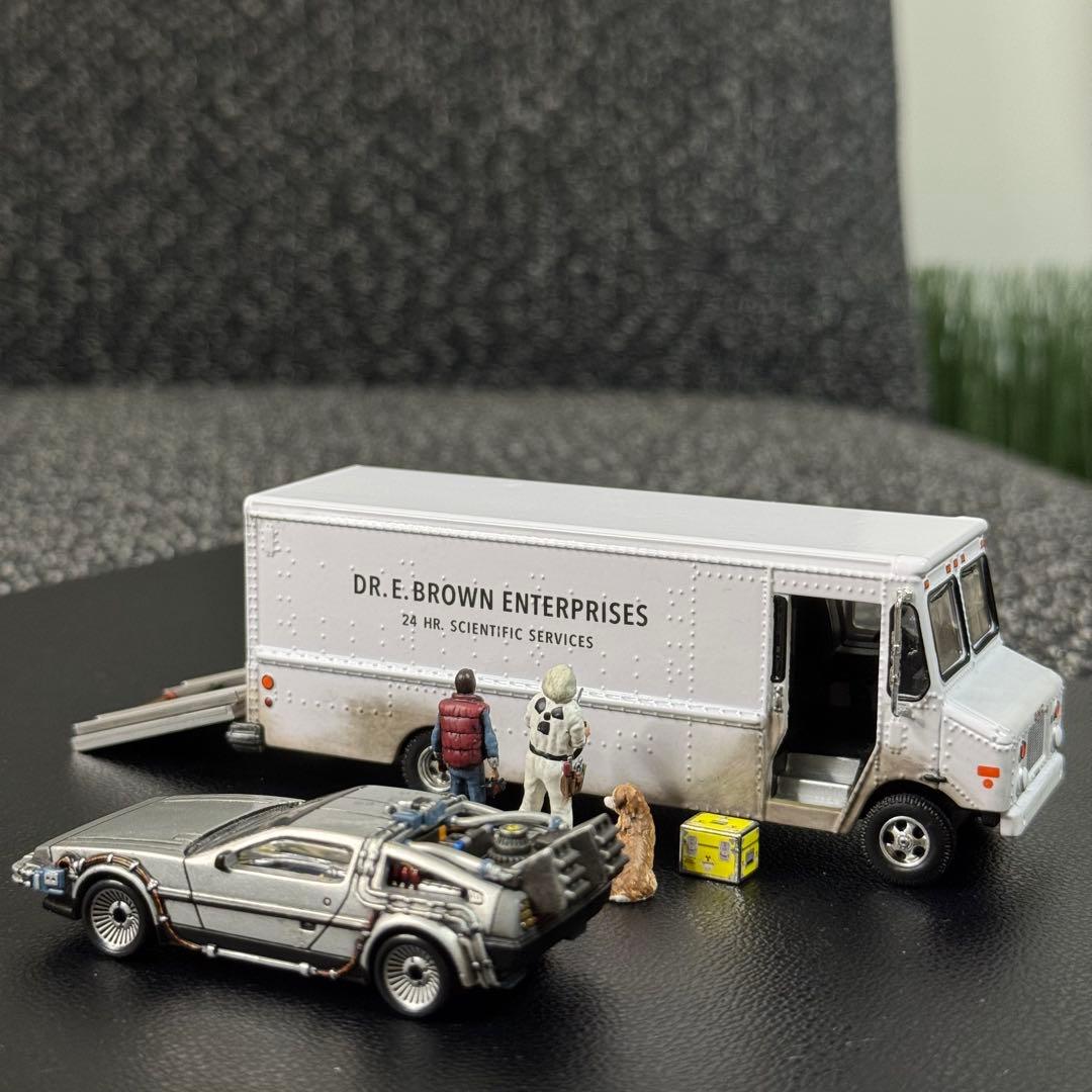 デロリアン & ドクのバン カスタム品 バックトゥザフューチャー 1/64