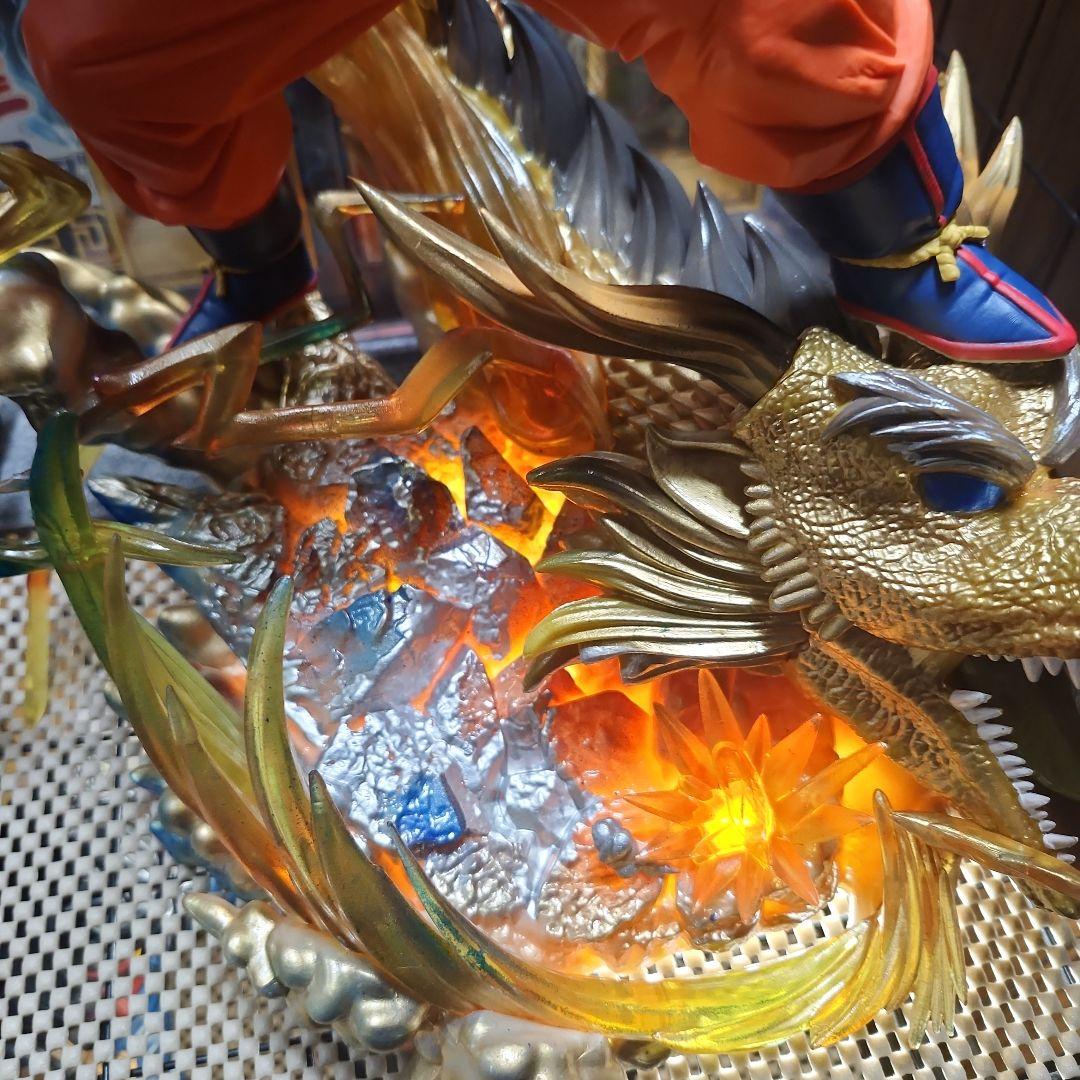 ドラゴンボール 豪華フィギュア(神龍塗装済品のみ)下からライト当てると綺麗です