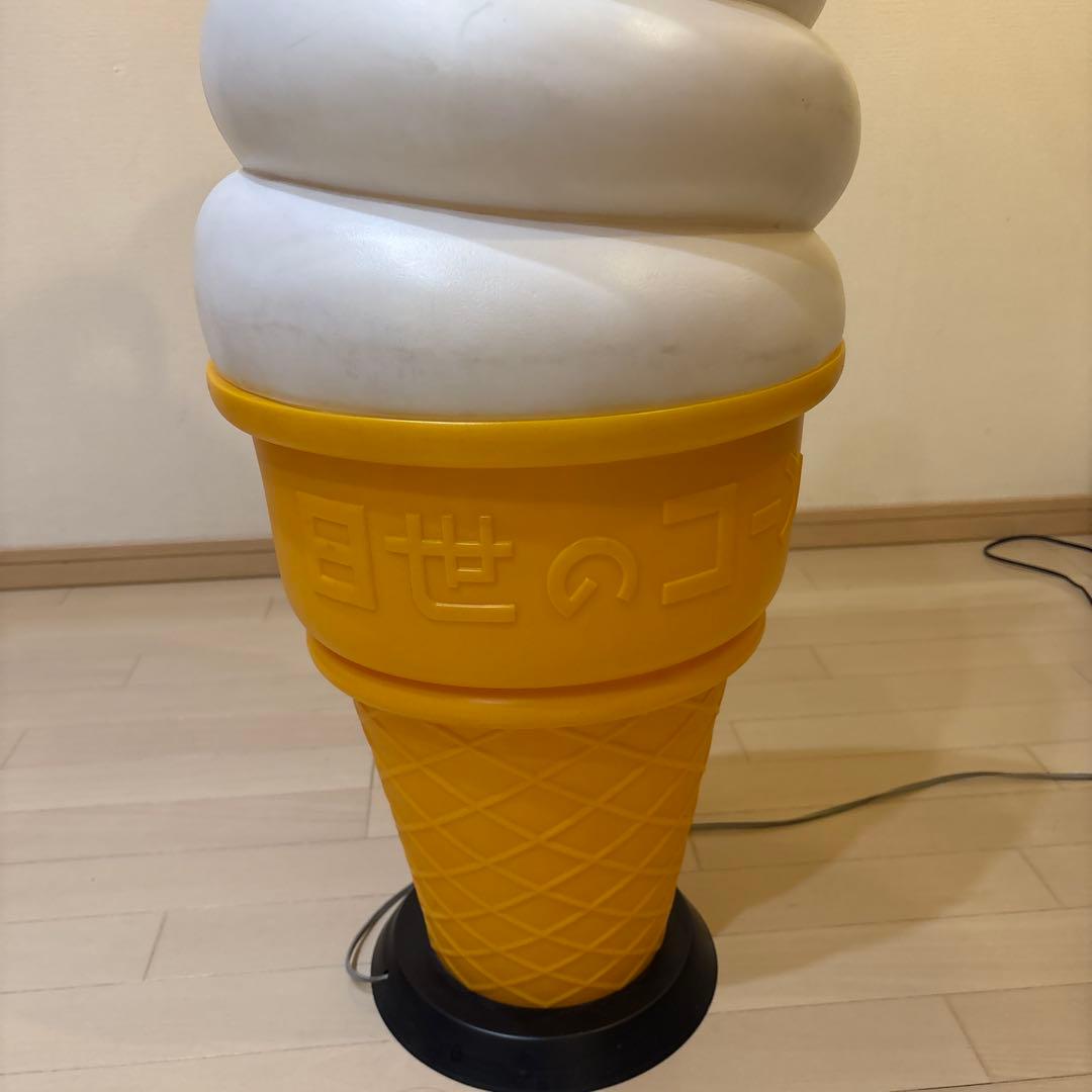 日世のコーン　ディスプレイ ソフトクリーム型