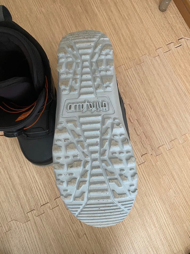 サーティーツー　スノーボードブーツ BOAシステム 黒