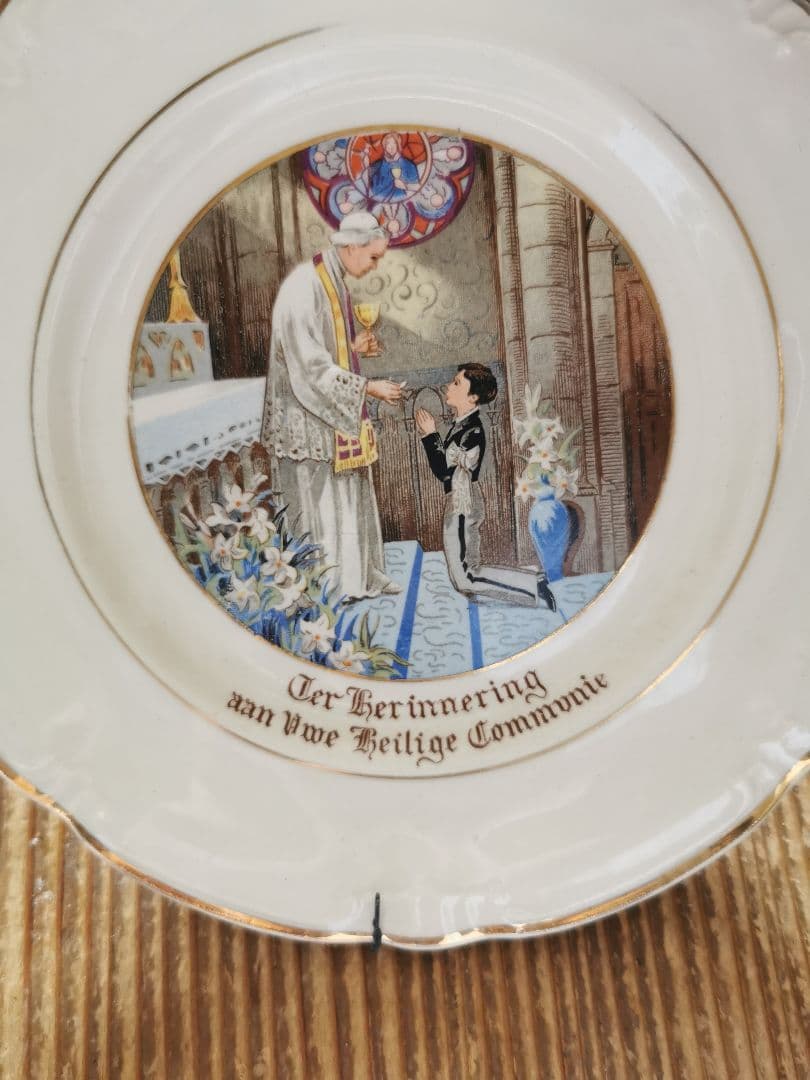 アンティーク ベルギー ボッホ 少年の初聖体拝領記念プレート 飾り皿 ワイヤー付