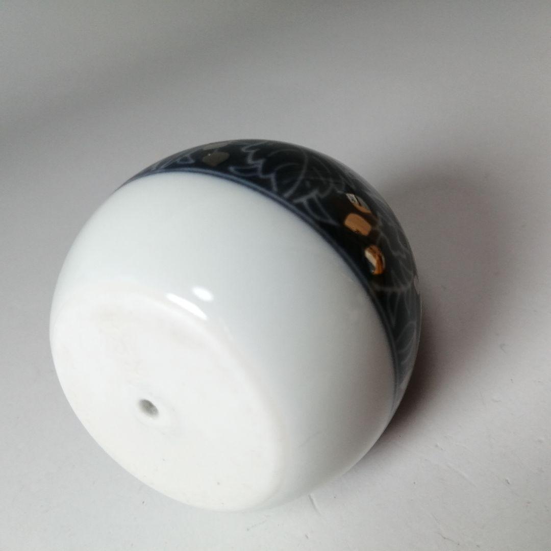 人間国宝　十四代　今泉今右衛門　色絵　墨色　墨はじき　草花文　置物　有田焼　卵型