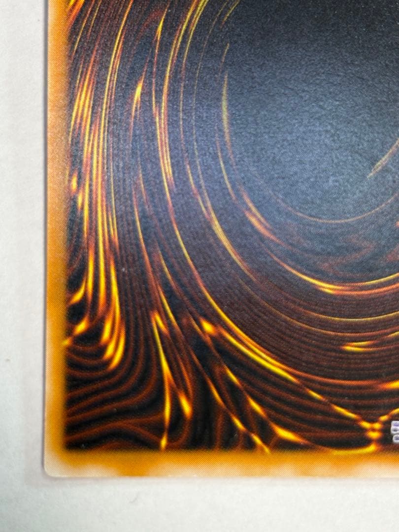 新品みたいです。ブラック・マジシャン レリーフ アルティメットレア 遊