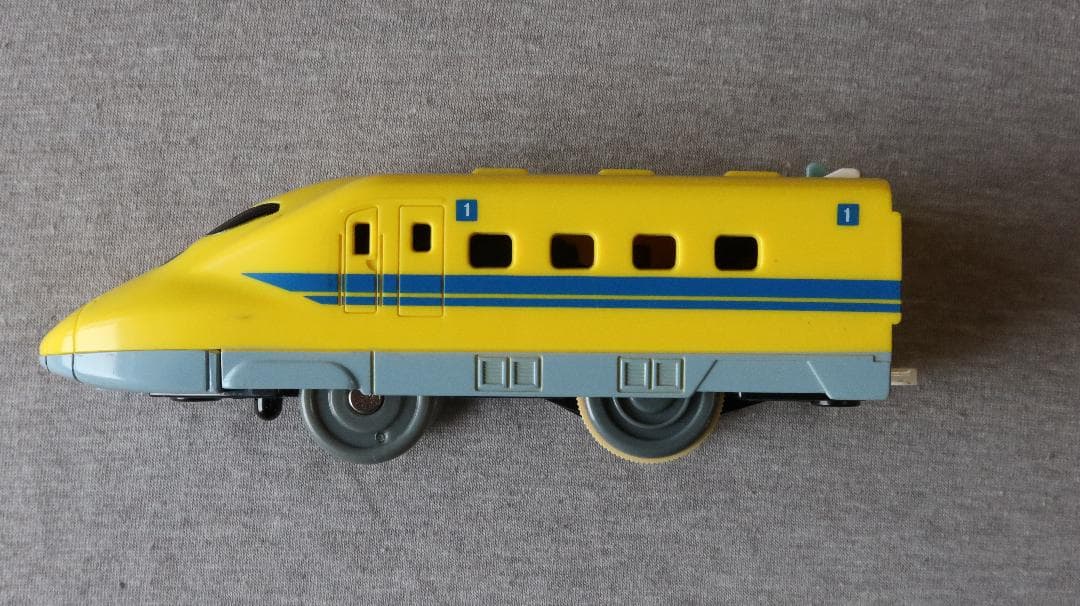 プラレール　電気制御で停止、走行----ホームドア駅を停車駅に改造１式(２線路)