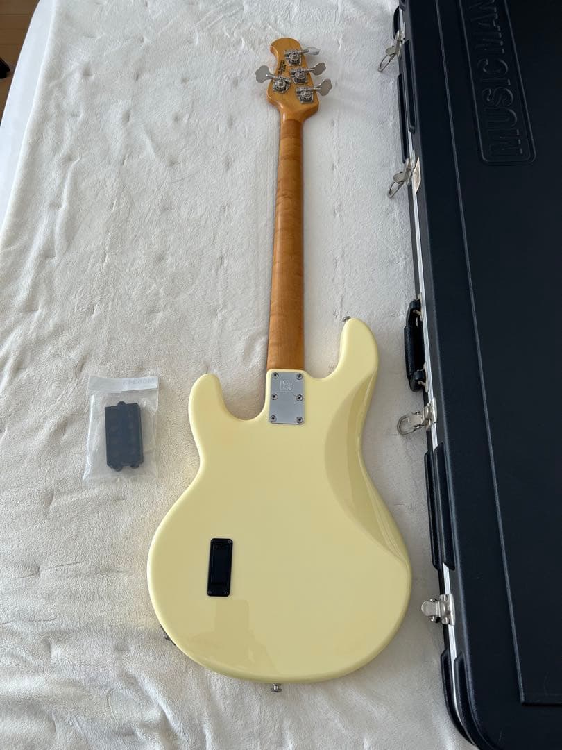 ベース MUSIC MAN StingRay USA
