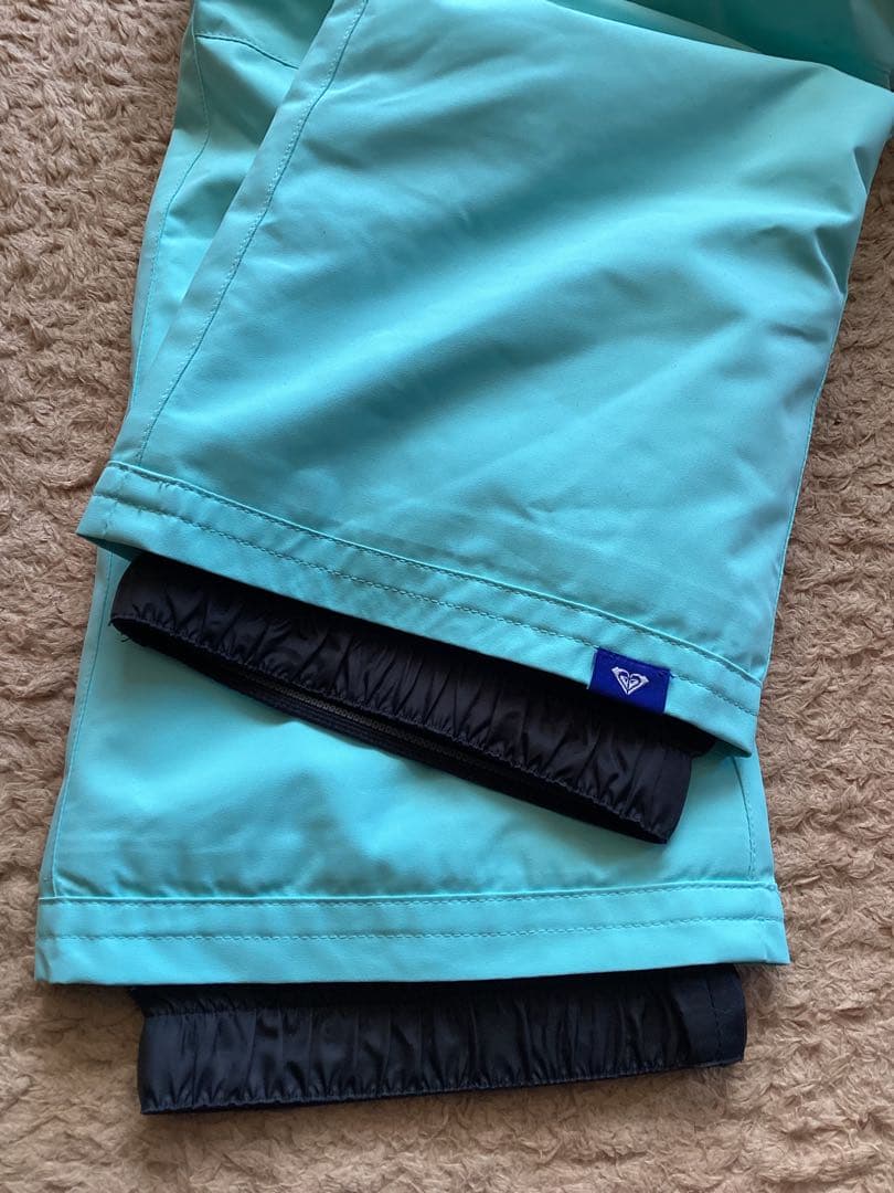 新品　ROXYレディースＳ、150スノボウェアスキーウェア 上下でサイズ違い