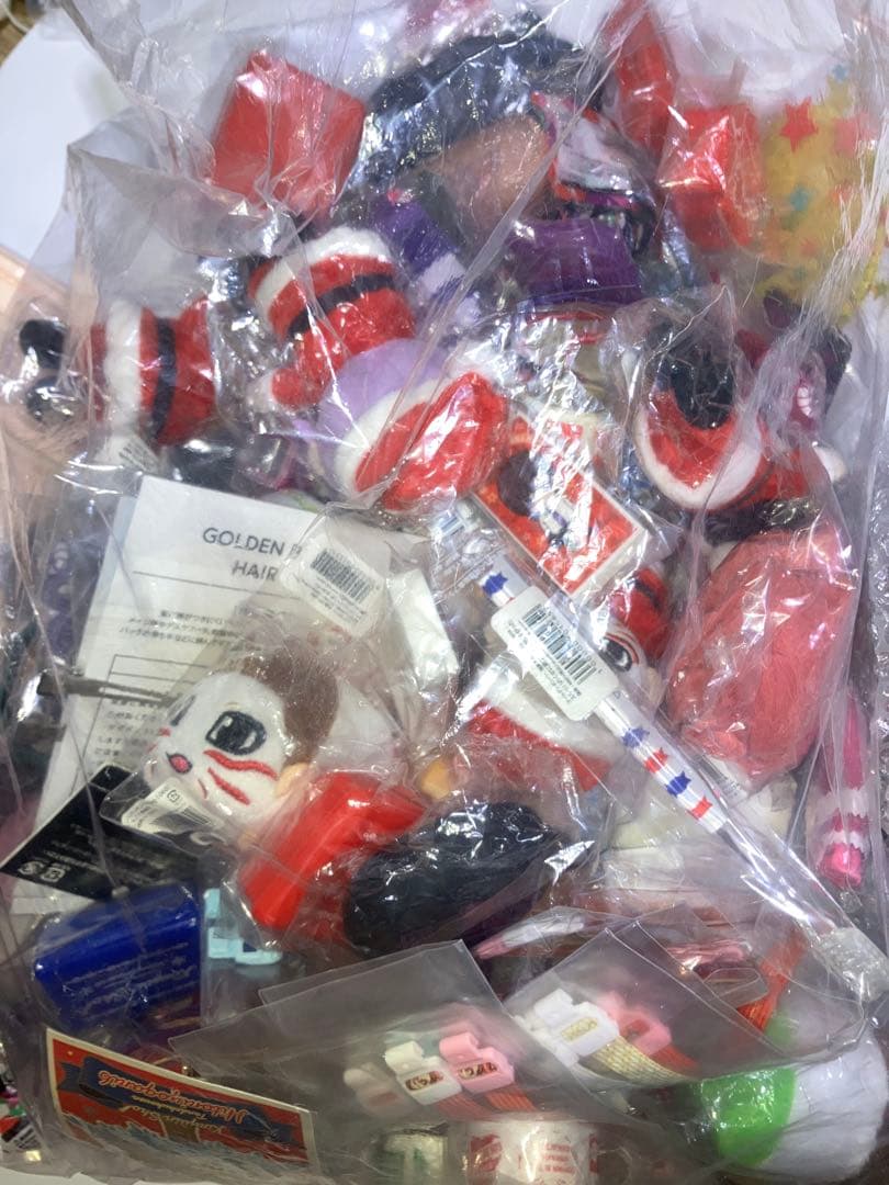 ゴールデンボンバー グッズたくさん大量セット バッジ アクスタ タオルなど