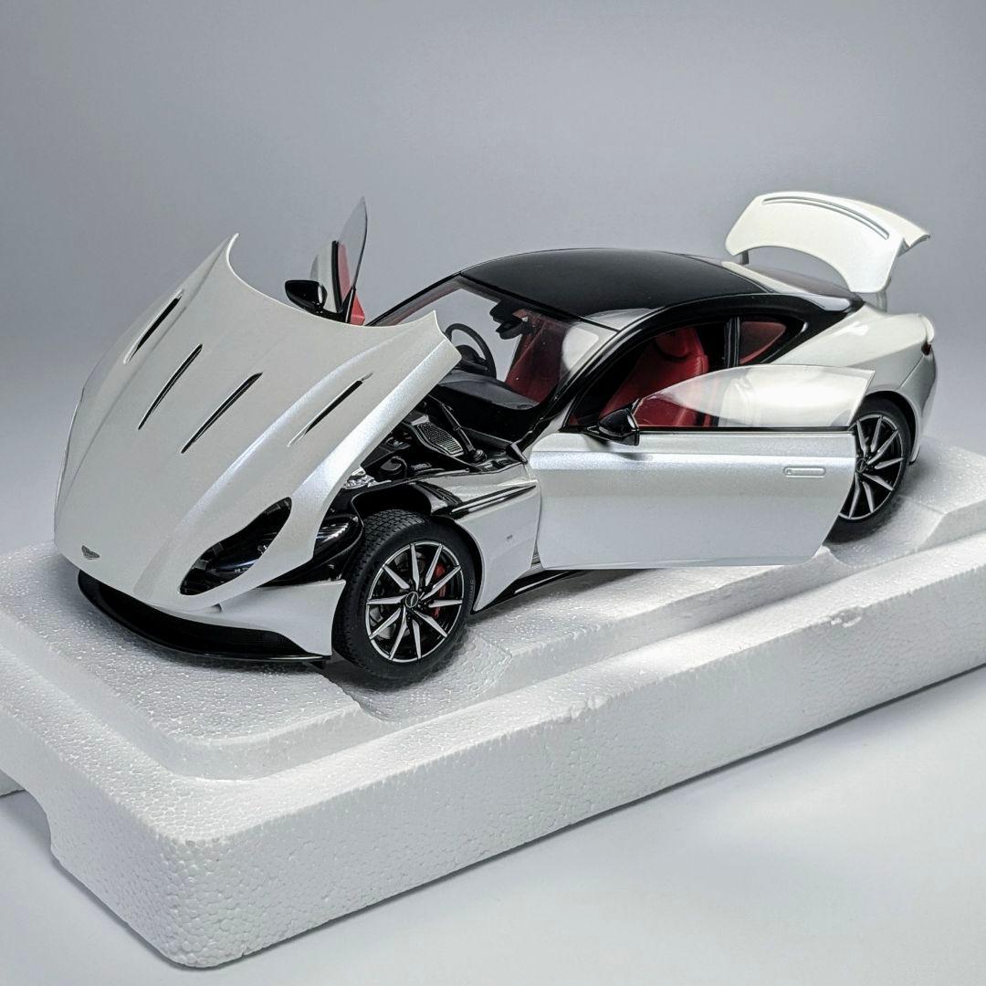 オートアート 1/18 アストンマーチン DB11 メタリック・ホワイト