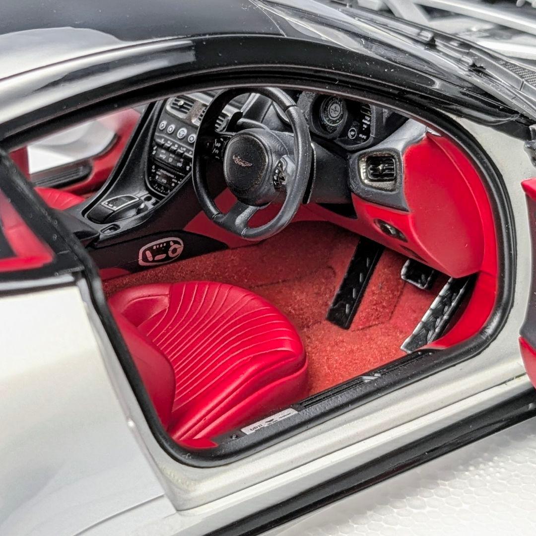 オートアート 1/18 アストンマーチン DB11 メタリック・ホワイト