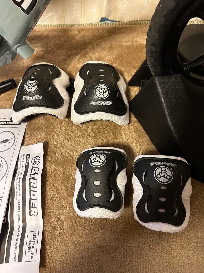 STRIDER バランスバイク 12インチ 限定カラー　専用スタンド付