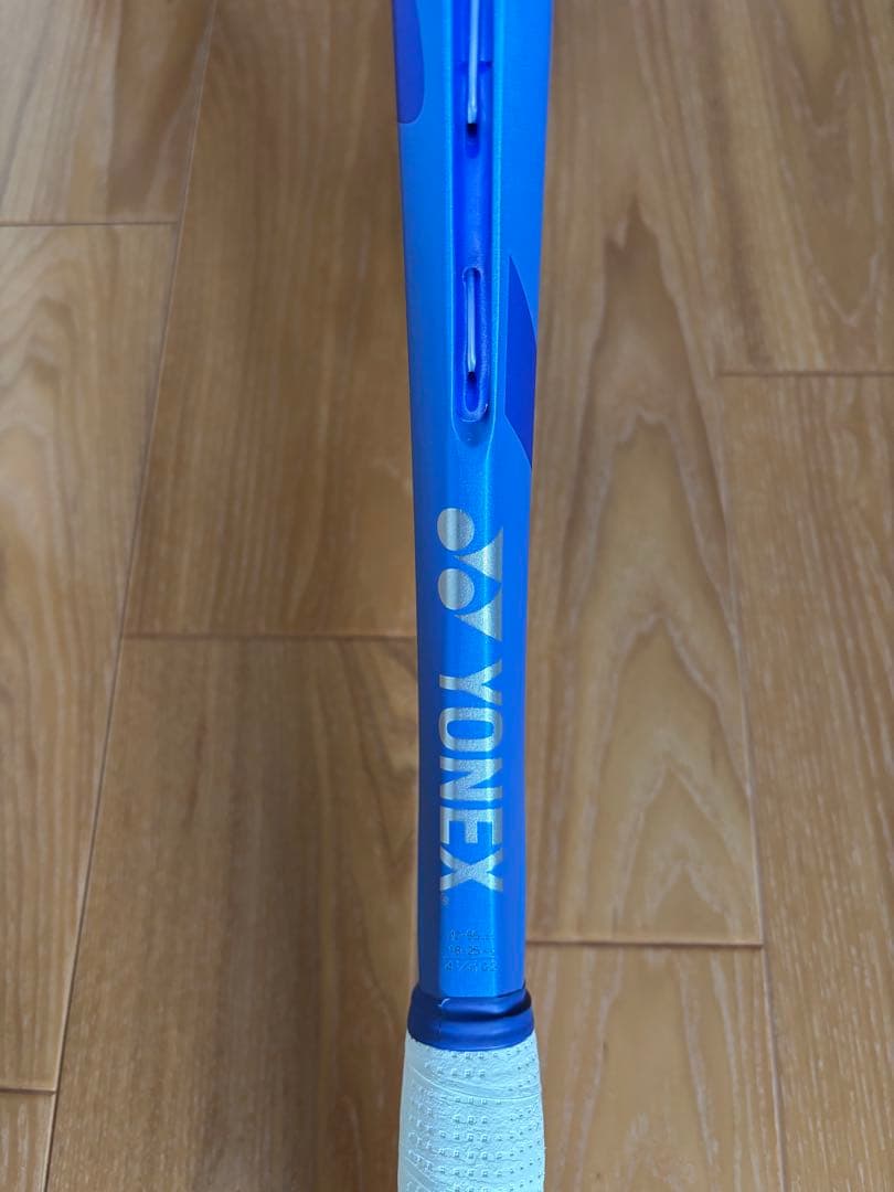 新品同様　現行モデル ヨネックス Eゾーン 100Ｌグリップ2