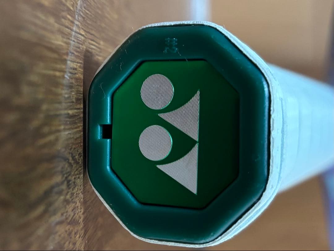 新品同様　現行モデル ヨネックス Eゾーン 100Ｌグリップ2