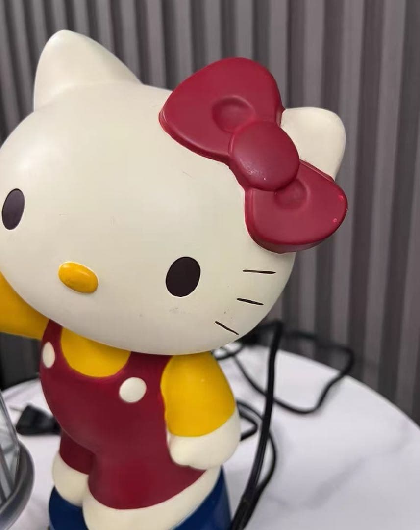 Hello Kitty ランタン付きフィギュア