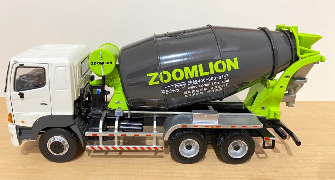 Zoomlion コンクリートセメント　トラック　ミキサー車　日野700