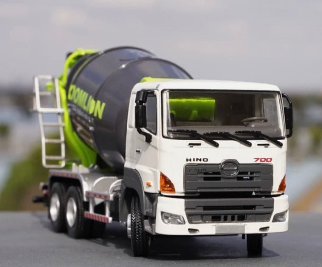 Zoomlion コンクリートセメント　トラック　ミキサー車　日野700