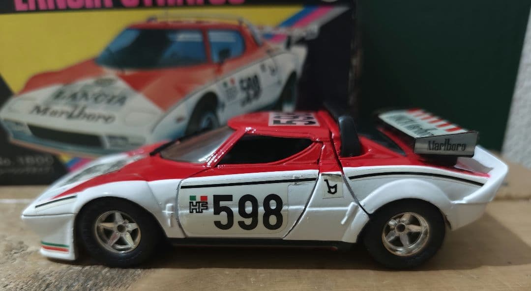 エイダイ ランチアストラトス ダイキャスト ミニカー 1/28