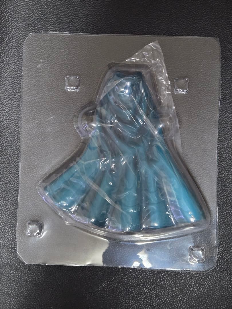 P.O.Pワンピース “剣闘士 レベッカ” 「アクリル台座付き」