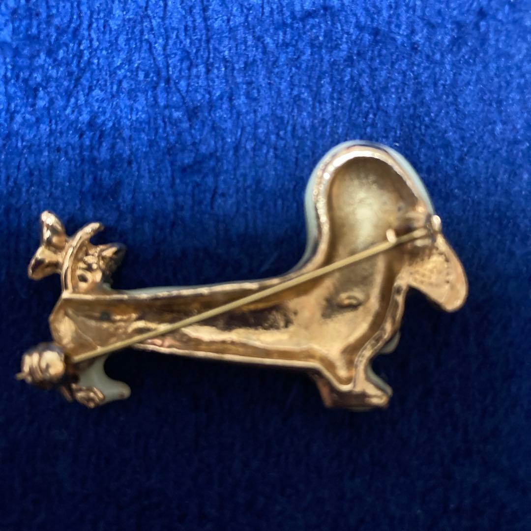 英国アンティーク 犬ブローチ 陶器orガラス製 ダックスフンド 希少