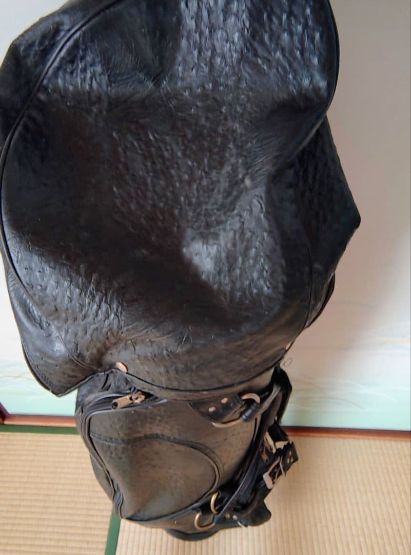 黒の合成皮革ゴルフバッグ