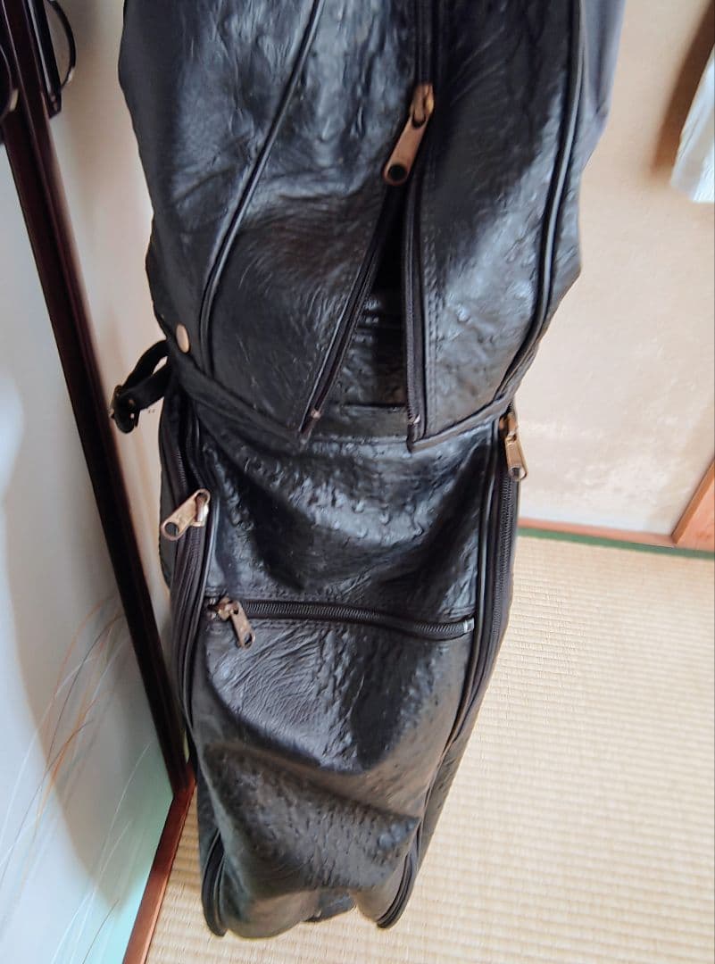黒の合成皮革ゴルフバッグ