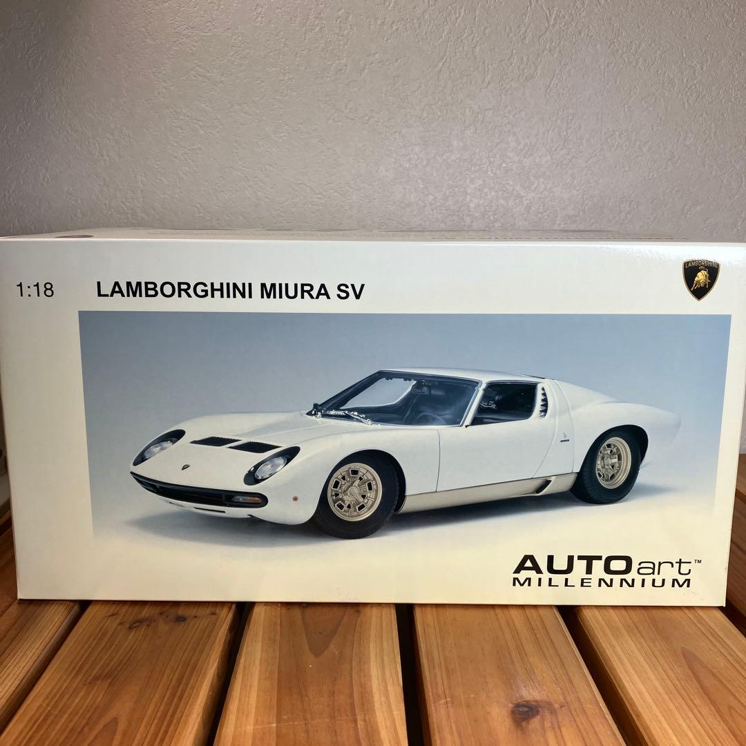 オートアート1/18 ランボルギーニ ミウラSV ホワイト/ゴールド