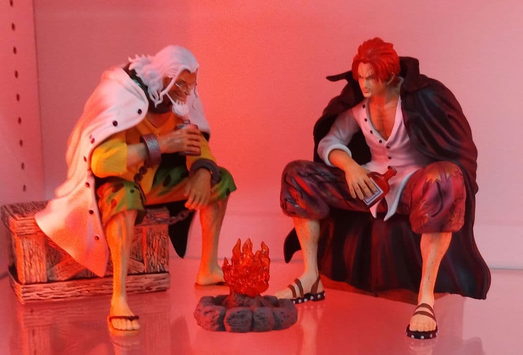 大幅値下げ、ワンピースフィギュア、ルフィ エース シャンクス＆レイリー