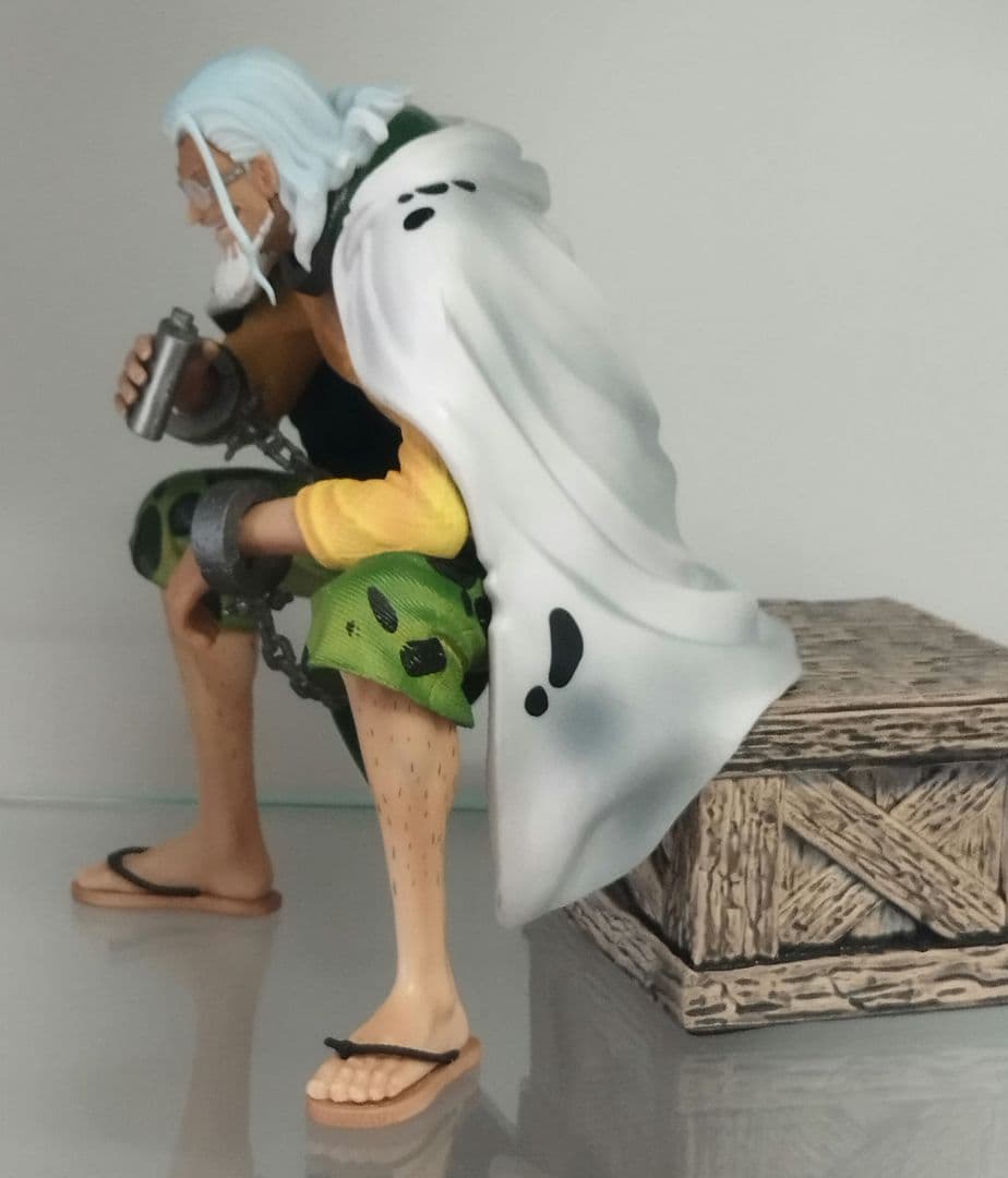 大幅値下げ、ワンピースフィギュア、ルフィ エース シャンクス＆レイリー