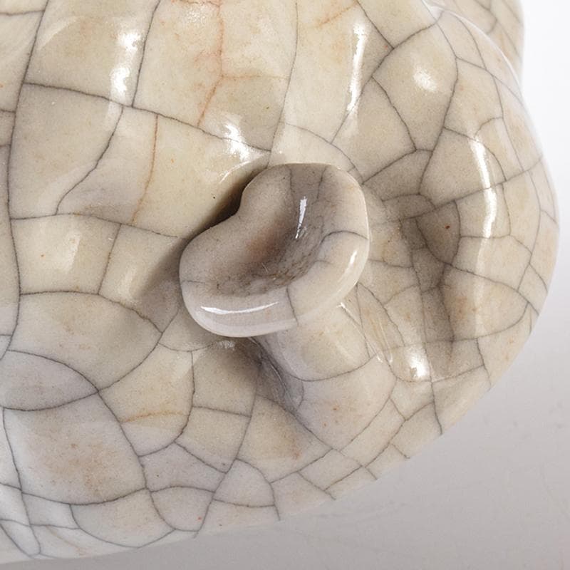 中国　大清乾隆年製款　哥窯　白磁　金糸鉄線　氷裂文　霊芝瓶　M　8061E