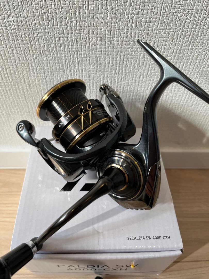 新品同様　ダイワ スピニングリール 22カルディア SW 4000-CXH